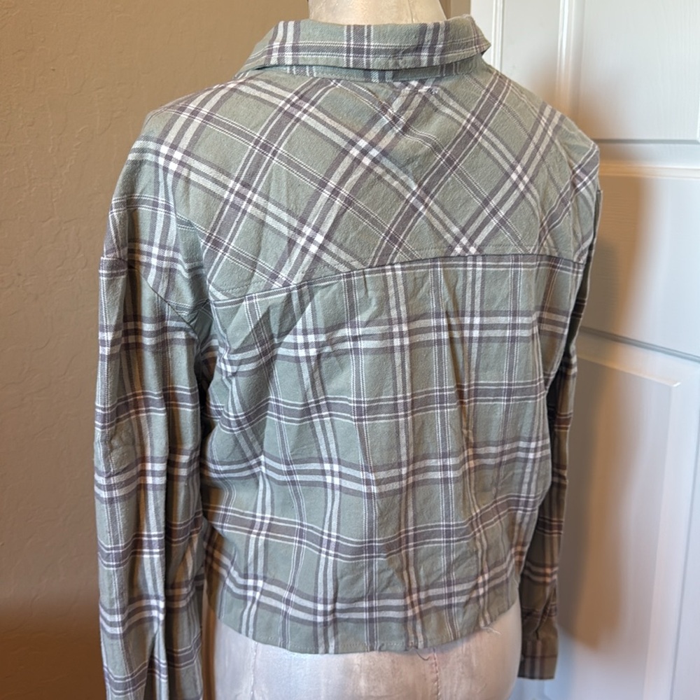 RSQ Women’s Flannel Cropped Button Down Top New No Tag Plaid Size Medium - Picture 5 of 14
